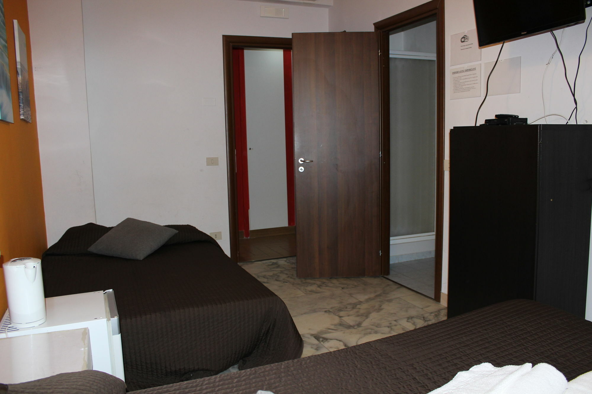 Mr. Charlie Brown Hotel Rome Buitenkant foto